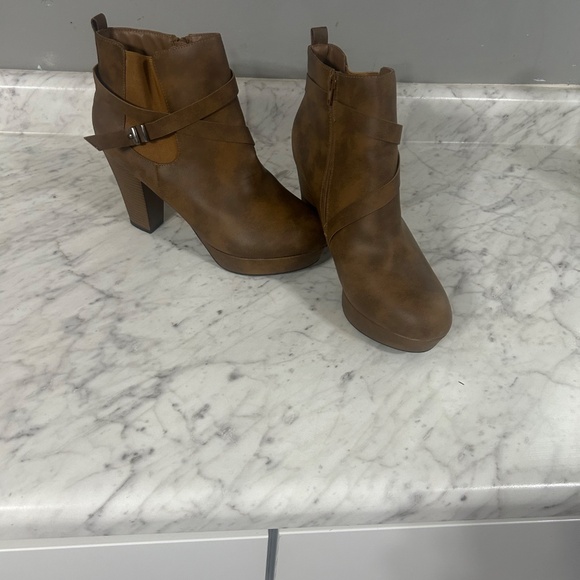 Dominique Nicole Heeled Ankle boots - Picture 2 of 4